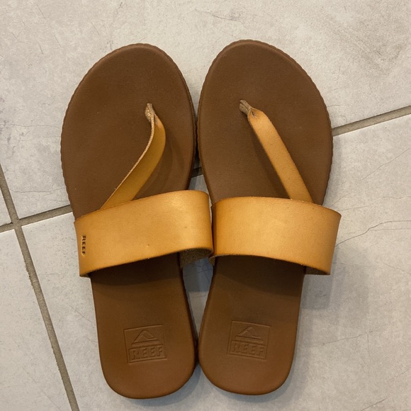 Reef Sandals - size 9 - Picture 4 of 4
